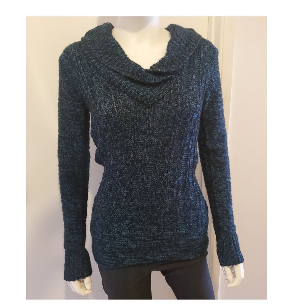 Suzy Shier Black and Green Knit Sweater